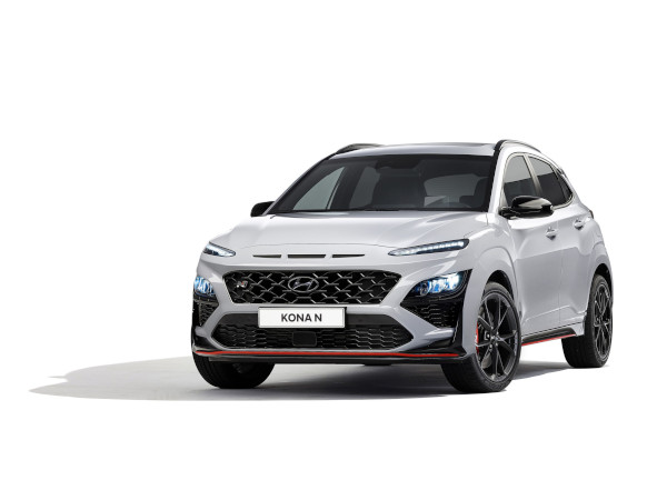 Nový Hyundai KONA N v barevném provedení Sonic Blue v pohledu z levé přední strany.